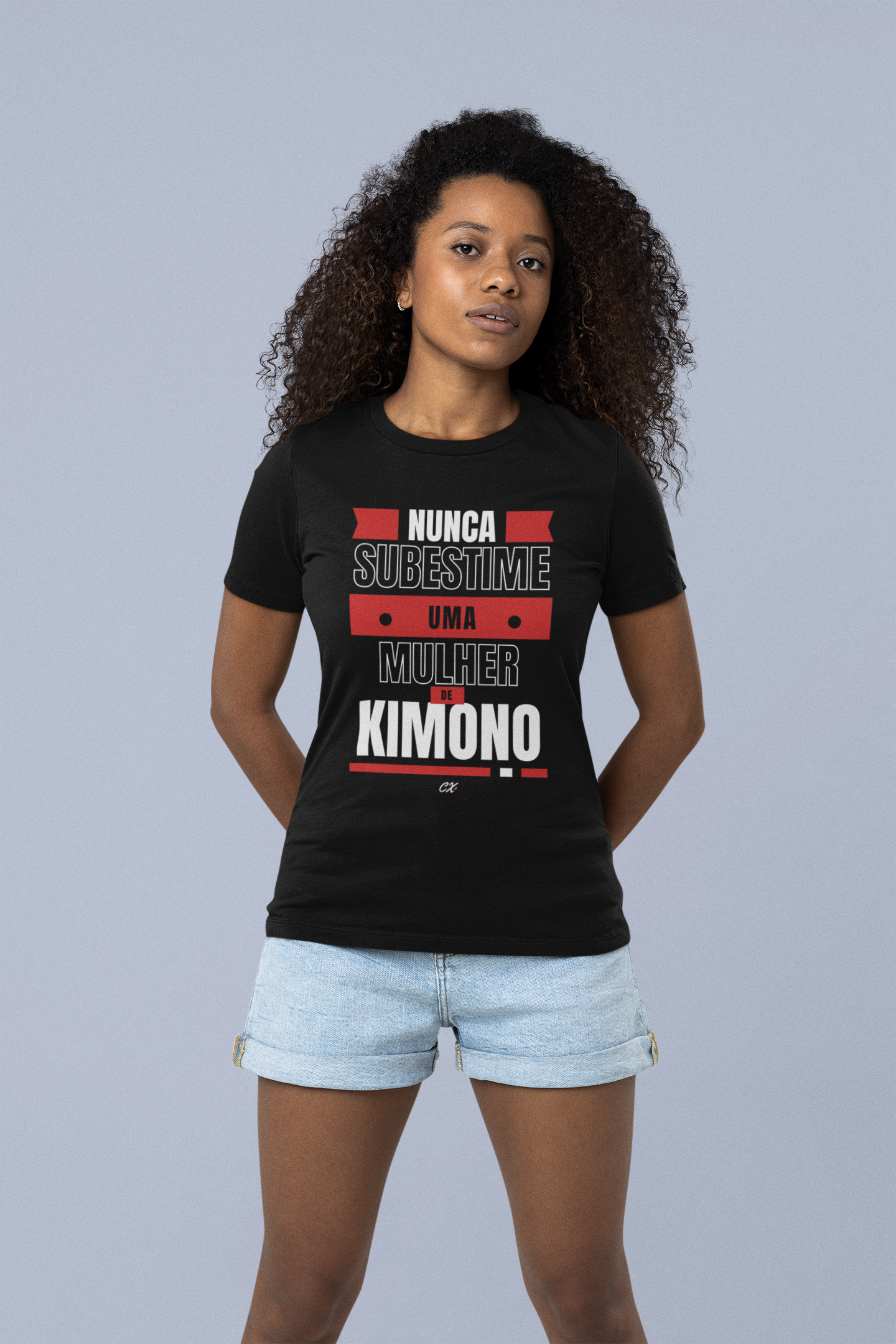 Nome do produto: Camiseta Nunca Subestime uma Mulher de Kimono