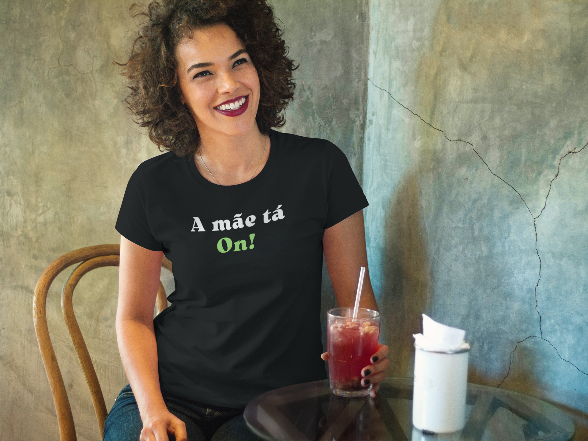 Camiseta Feminina Buteco - A mãe ta on!