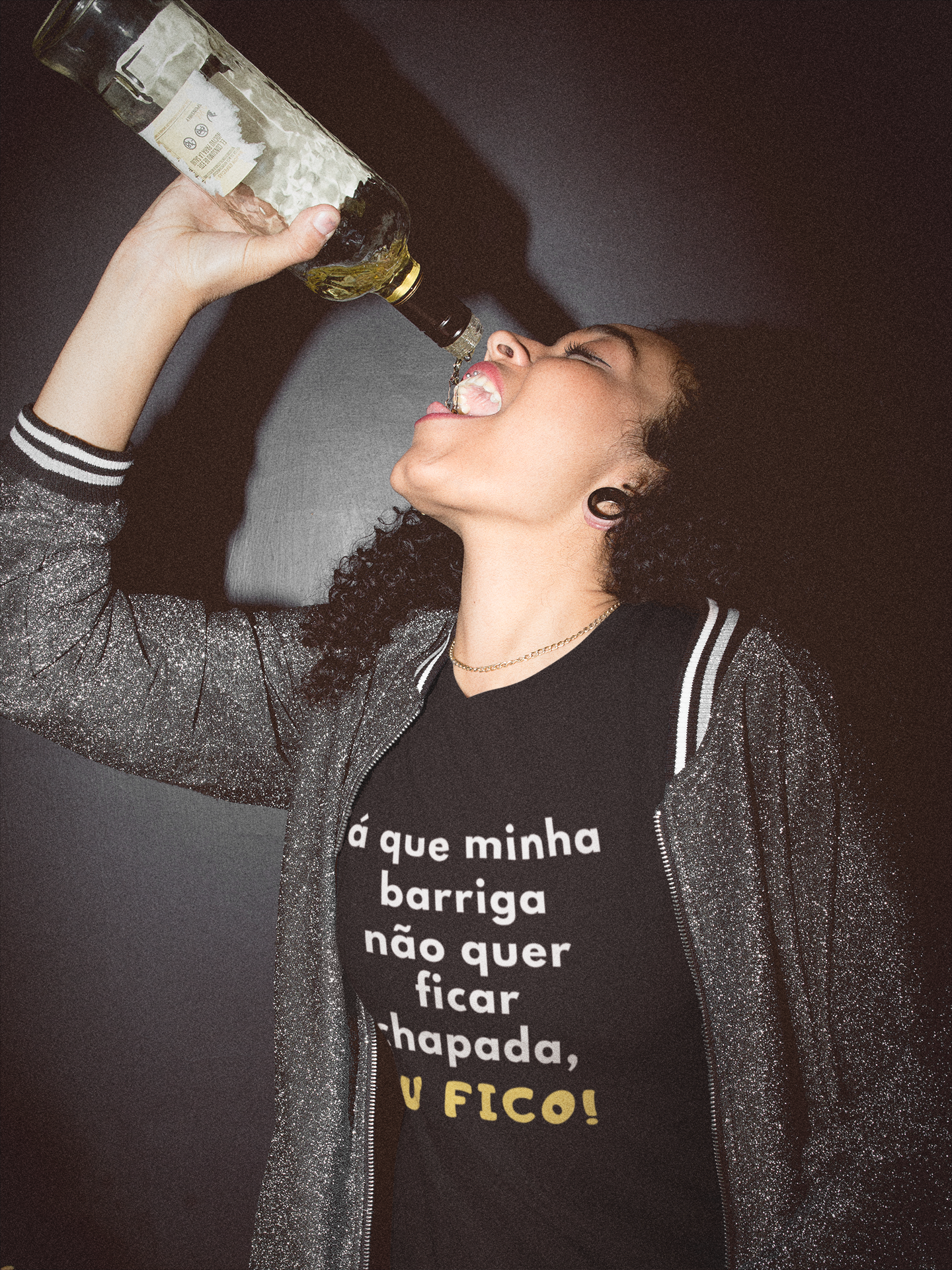 Camiseta Feminina Buteco - Já que minha barriga não quer ficar chapada, eu fico!