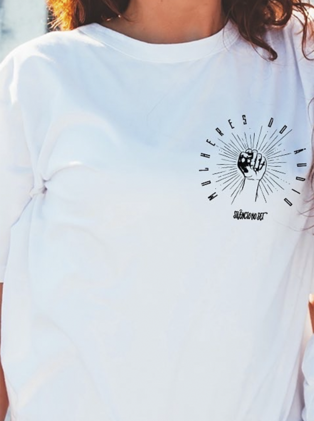 Nome do produto: Camiseta Mulheres do áudio I | Branca | Cinza