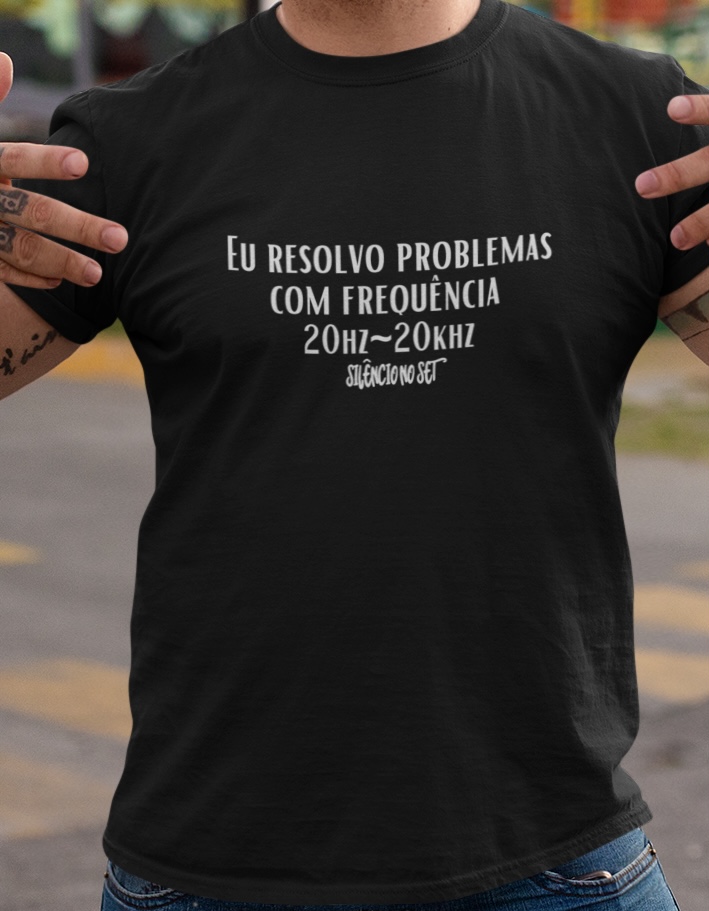 Nome do produto: Camiseta Eu resolvo problemas com frequência 