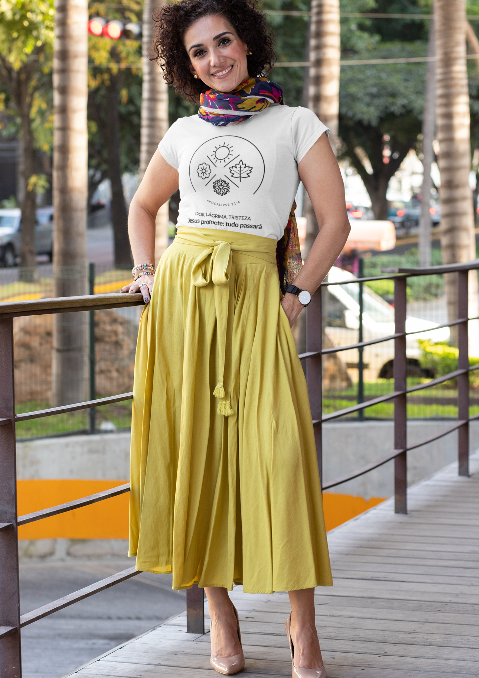 Nome do produto: T-SHIRT FEMININA - MALHA CLASSICA - ESTAÇÕES (BLACK)