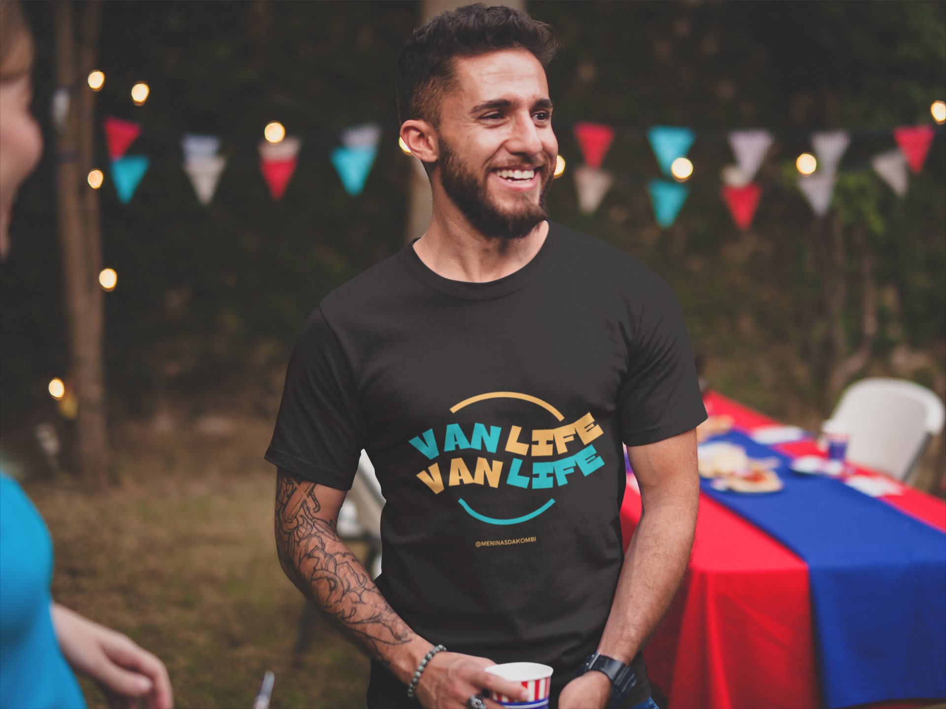 Nome do produto: CAMISETA VAN LIFE - COLORS