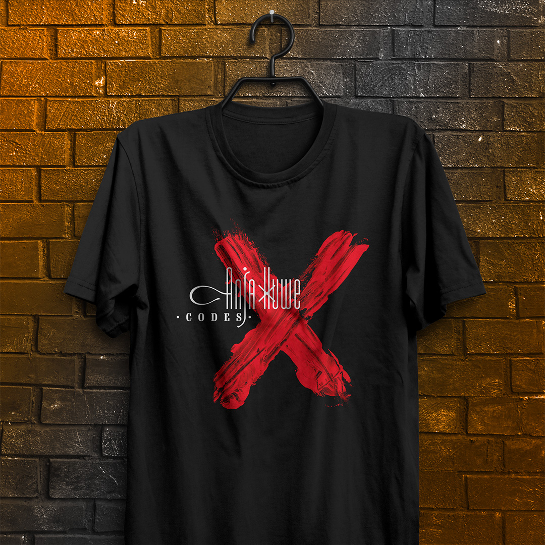 Camiseta Anja Huwe - Codes