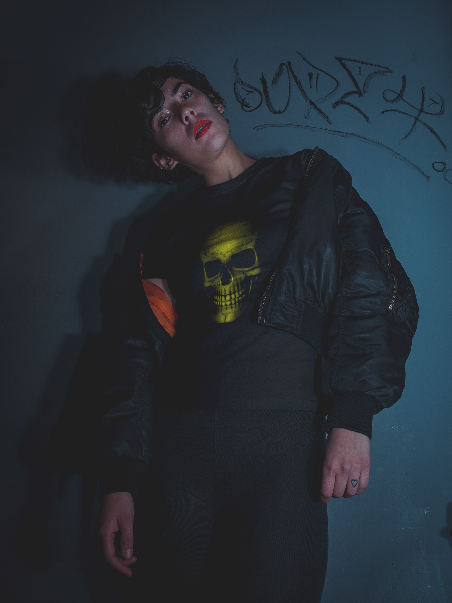 Nome do produto: Camiseta Baby Long Caveira Amarela