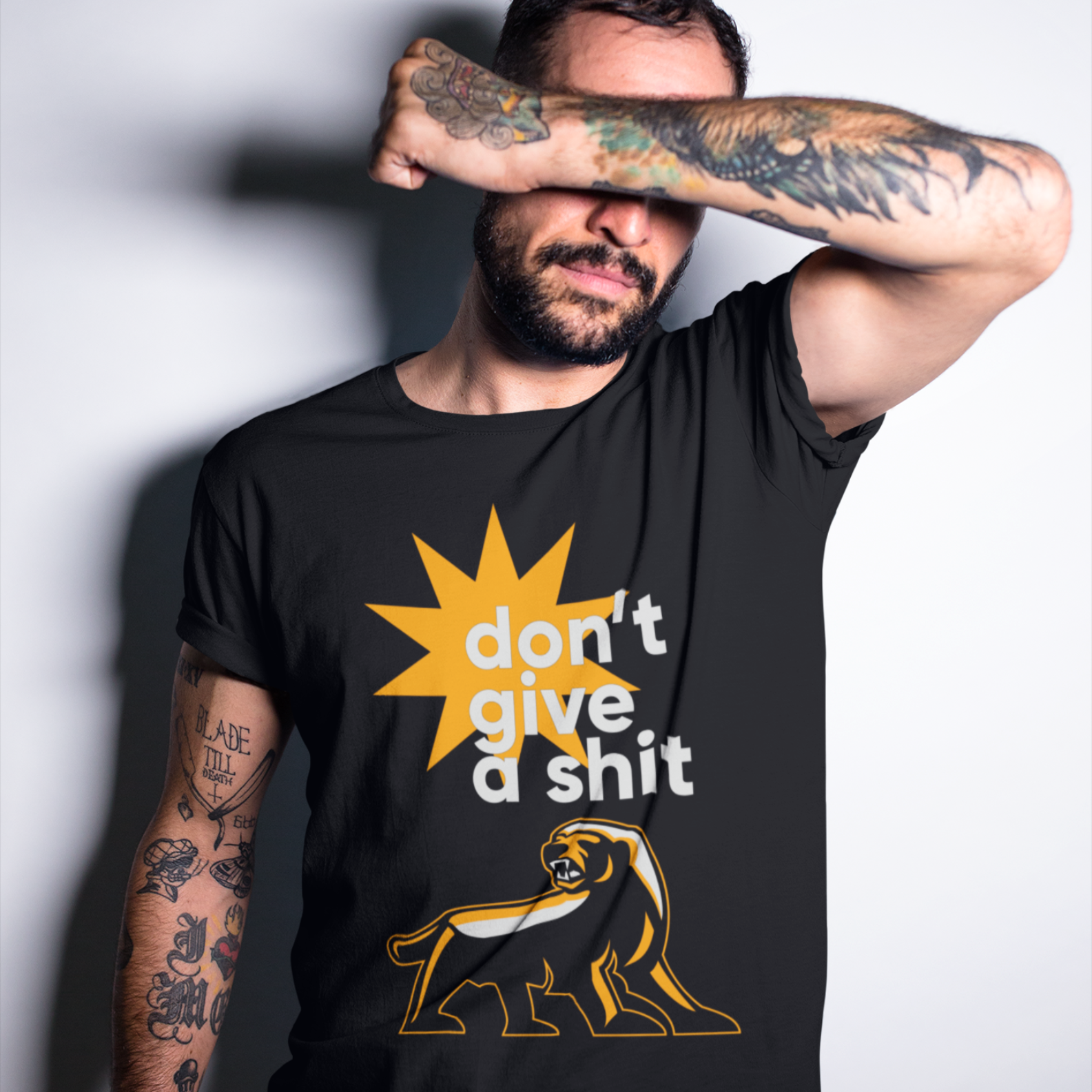 Nome do produto: CAMISETA DONT GIVE A SHIT PRETA