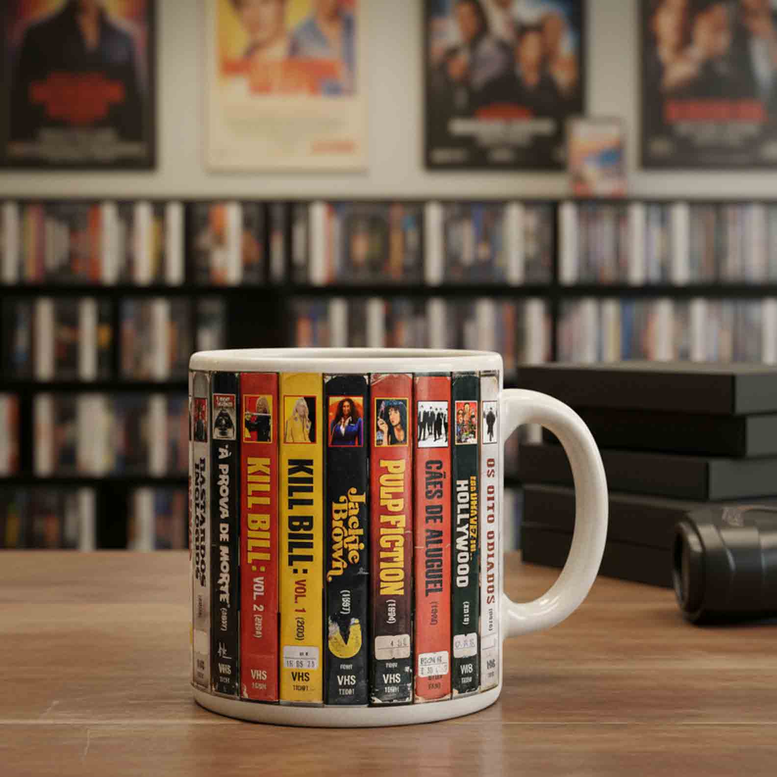 Caneca Filmes Tarantino Vintage — VHS e Filmes Cult