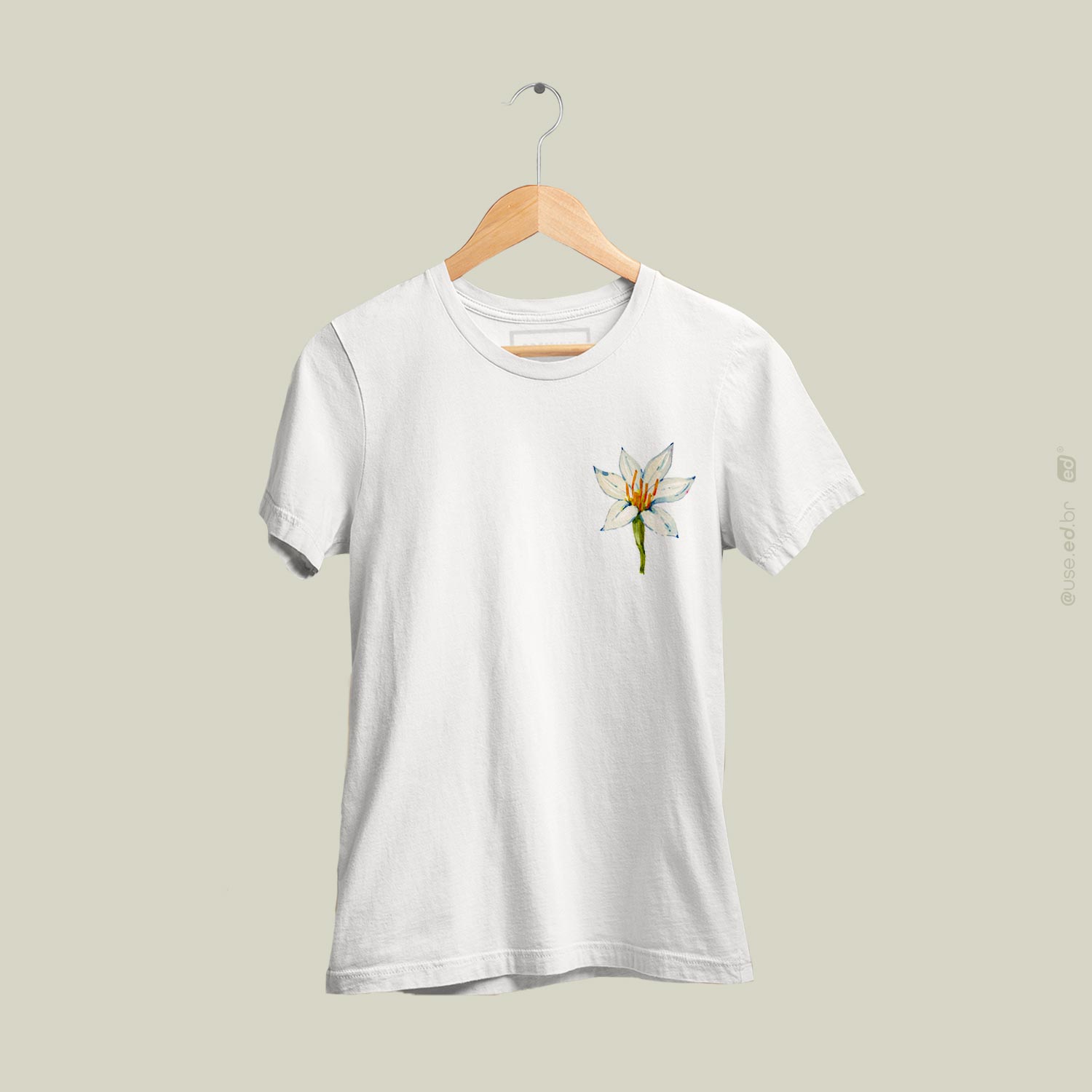 Nome do produto: Lilium Candidum - Camiseta Baby Long Floral Lírio Branca