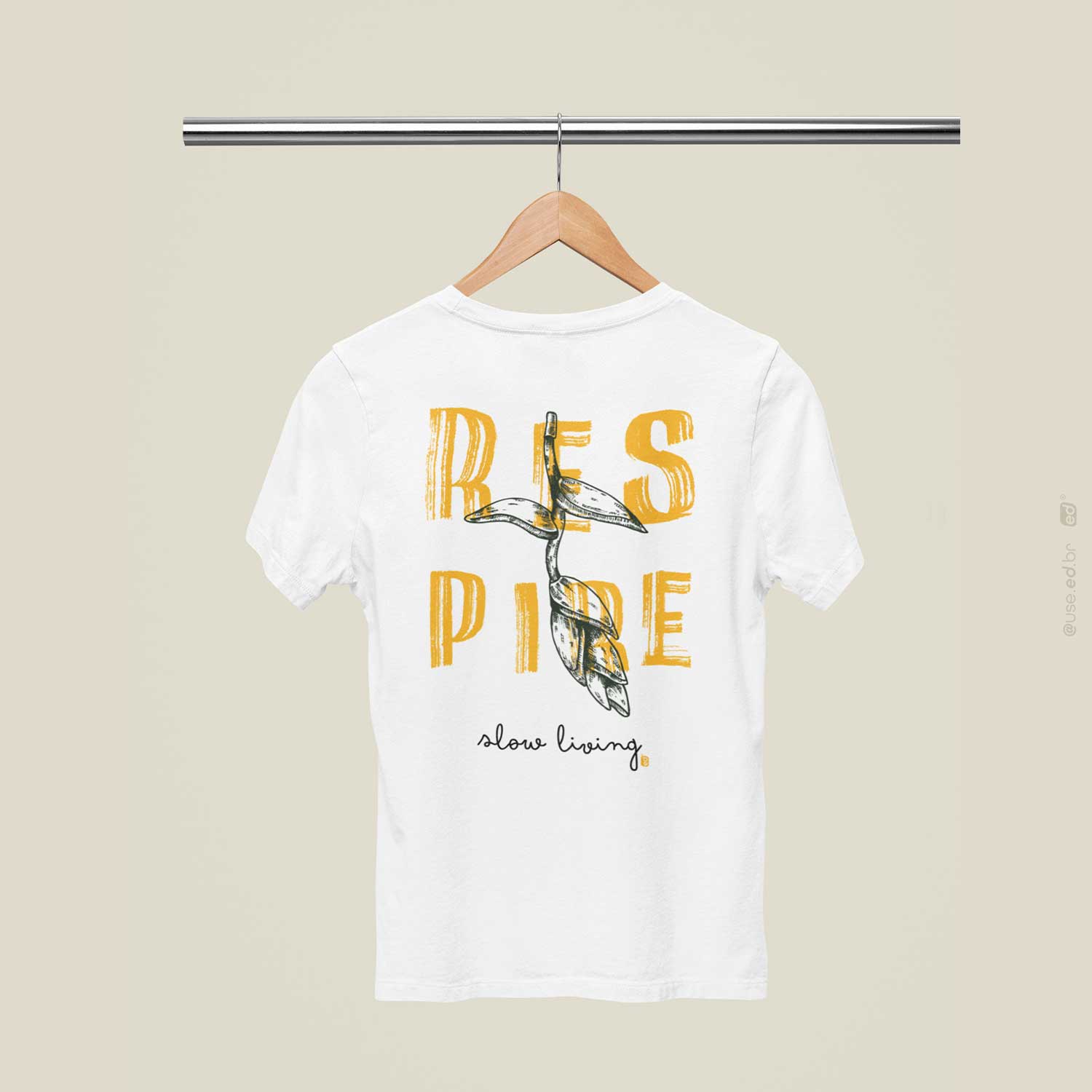 Nome do produto: Respire - Camiseta Estampa Floral Slow Living Respire