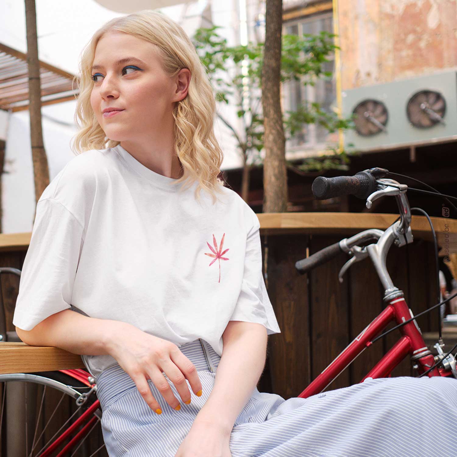 Nome do produto: Antúrio - Camiseta Estampa Floral Antúrio Branca