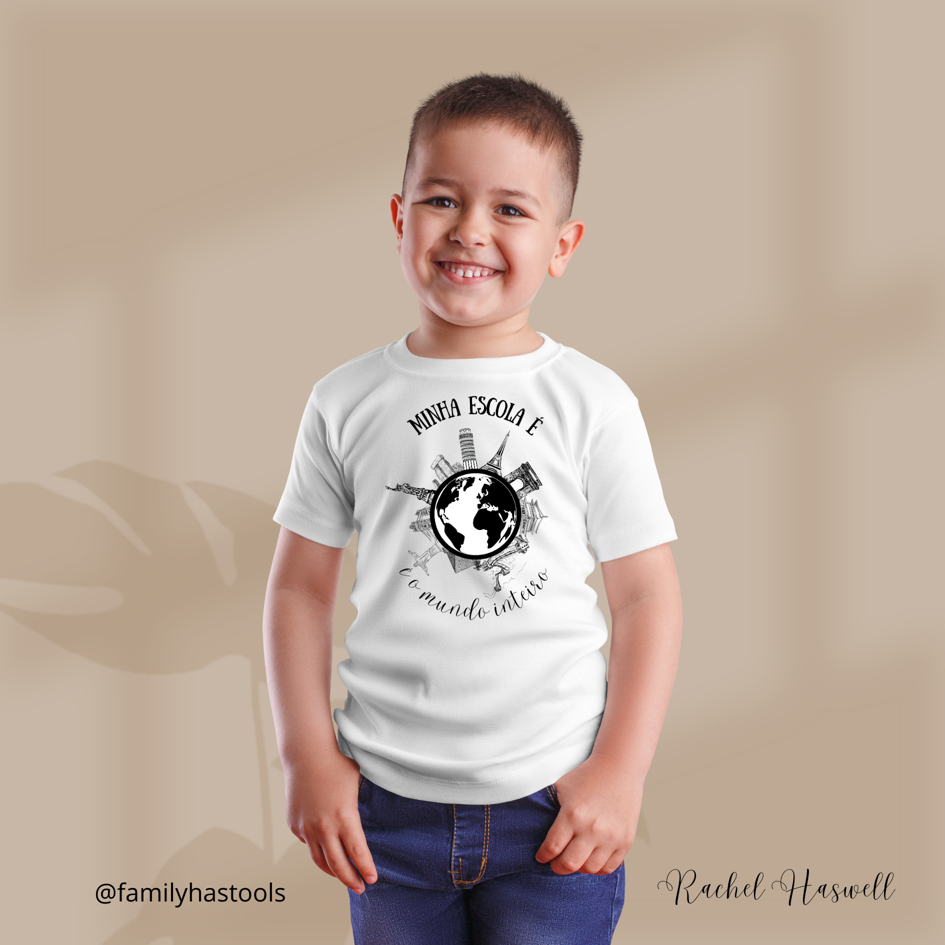 Nome do produto: camiseta infantil Minha escola é o mundo todo - Clara
