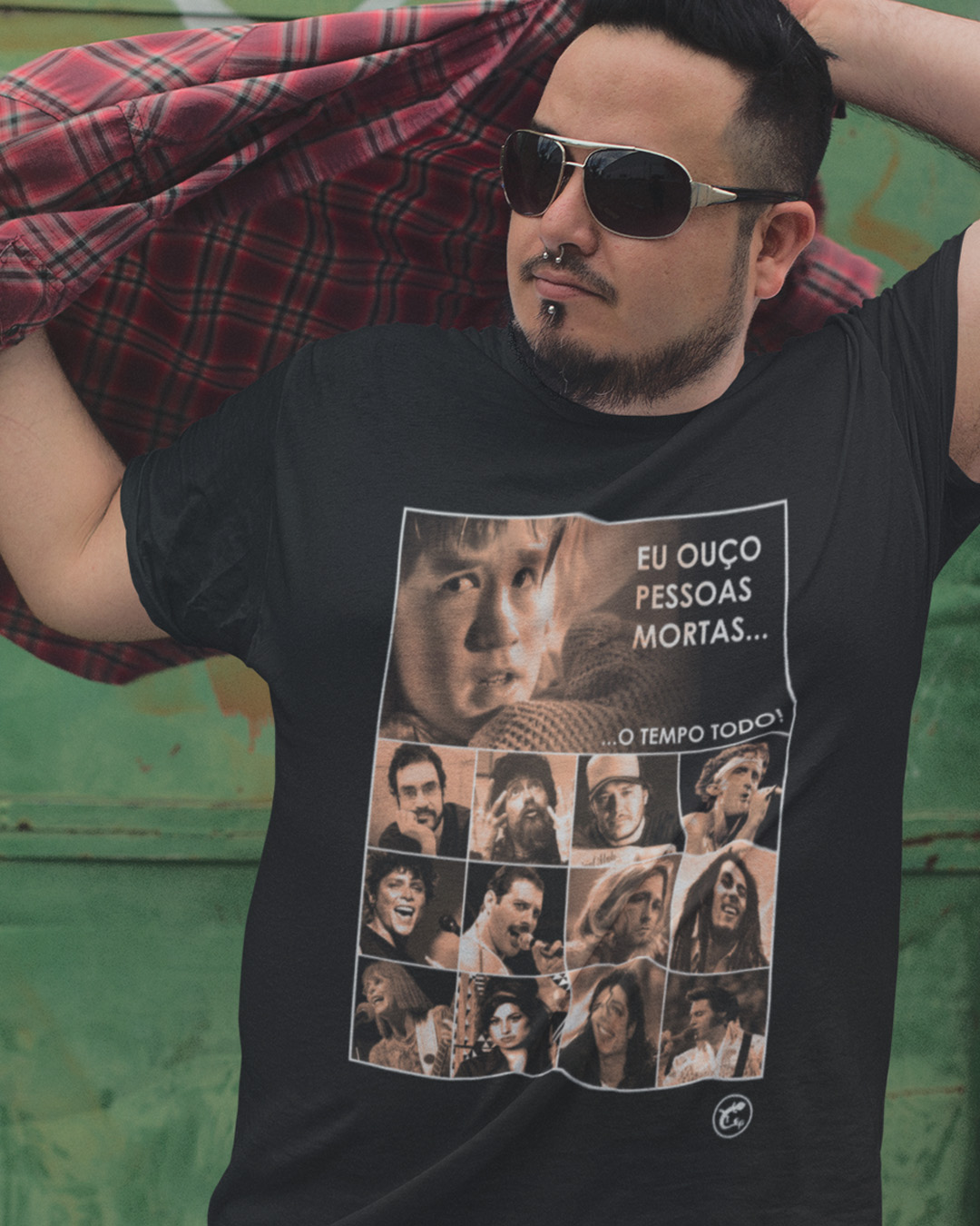 Nome do produto: Camiseta Plus Size Eu ouço pessoas mortas...O tempo todo! Versão 01