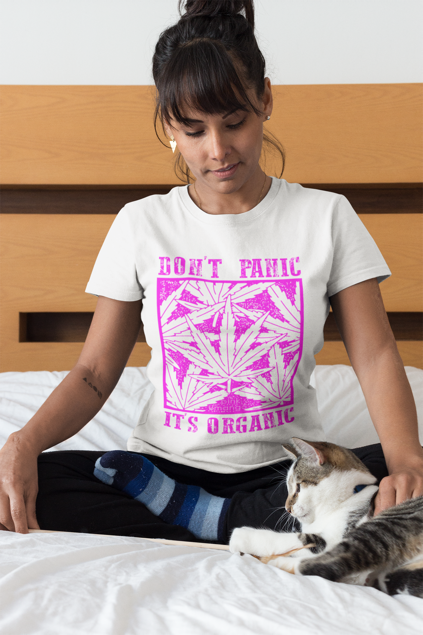 Nome do produto: T-SHIRT DON\'T PANIC FEMININA 
