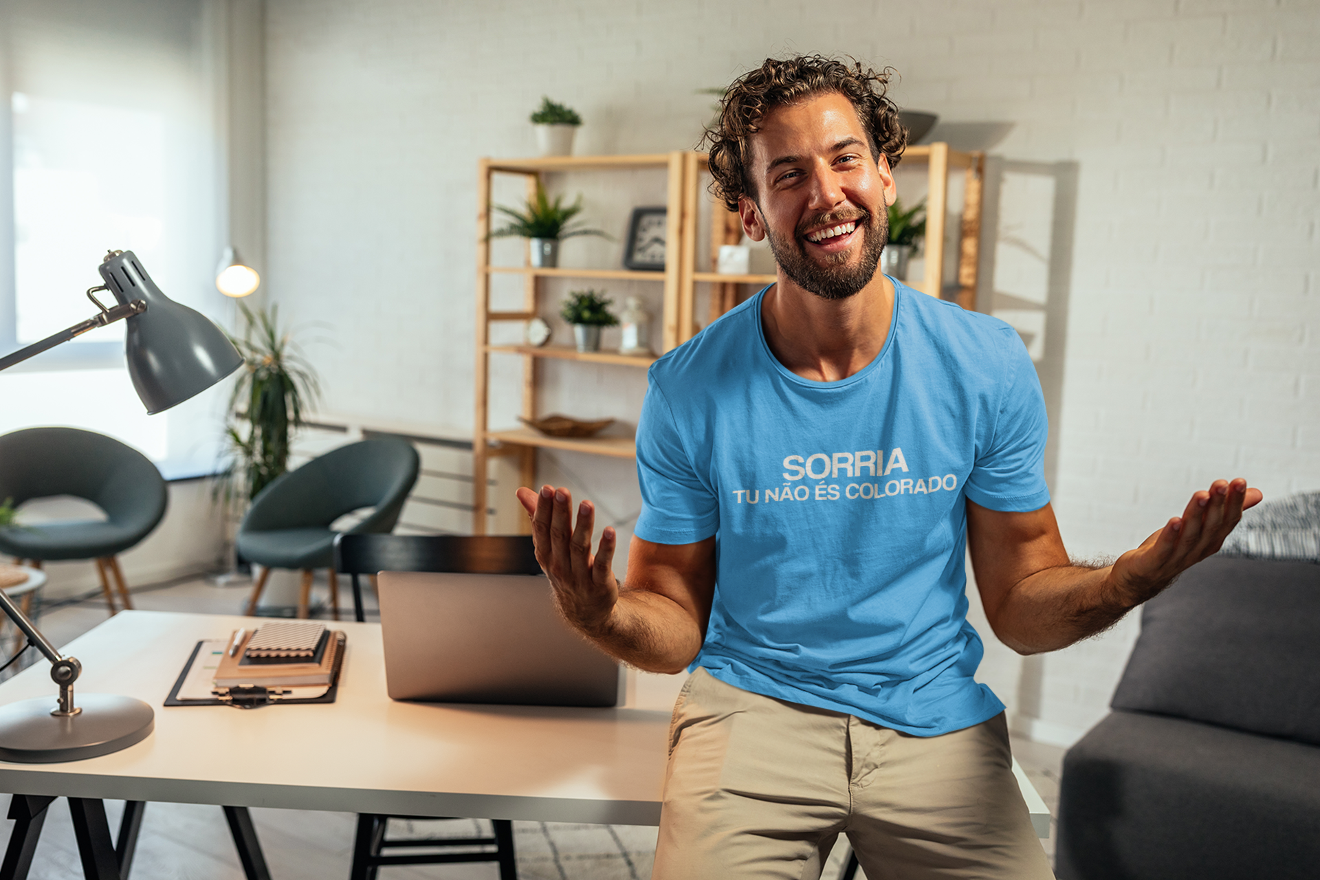 Nome do produto: Camiseta Sorria, tu não és colorado - Estampa Branca