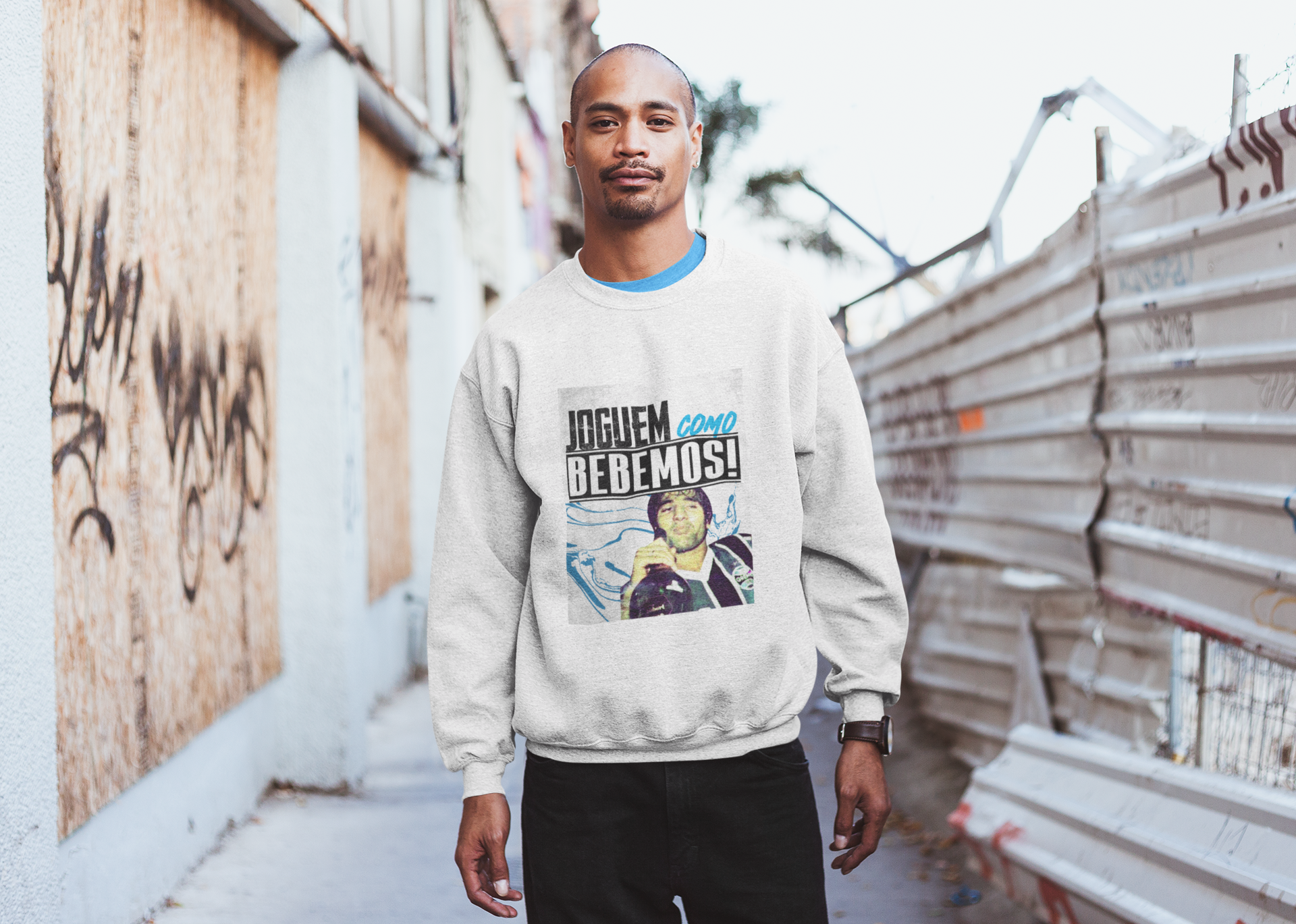 Nome do produto: Moletom Joguem Como Bebemos