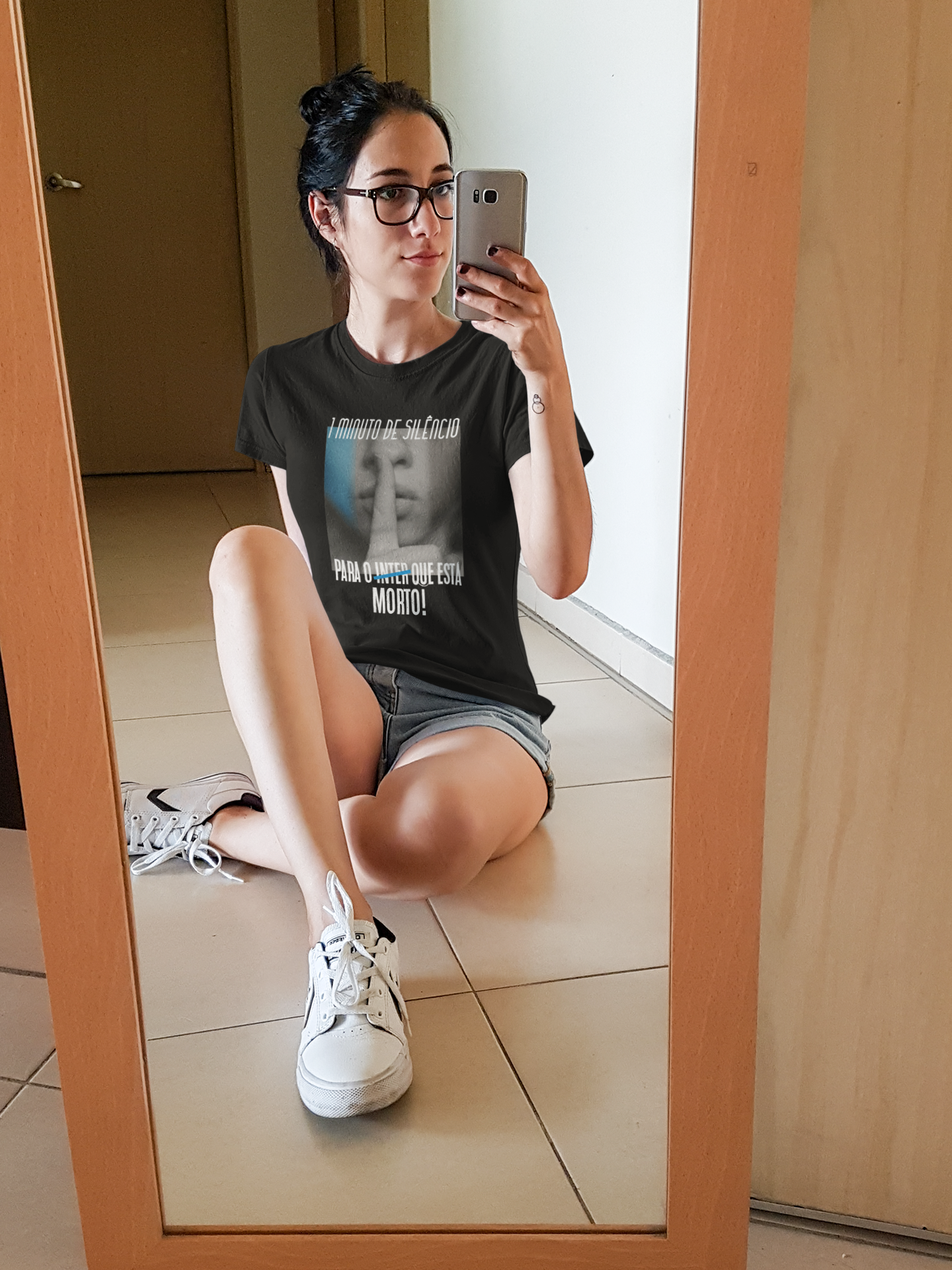 Nome do produto: Baby Look 1 minuto de silêncio - Estampa Clara