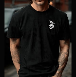 Camiseta Pima - O Corvo (bolso)