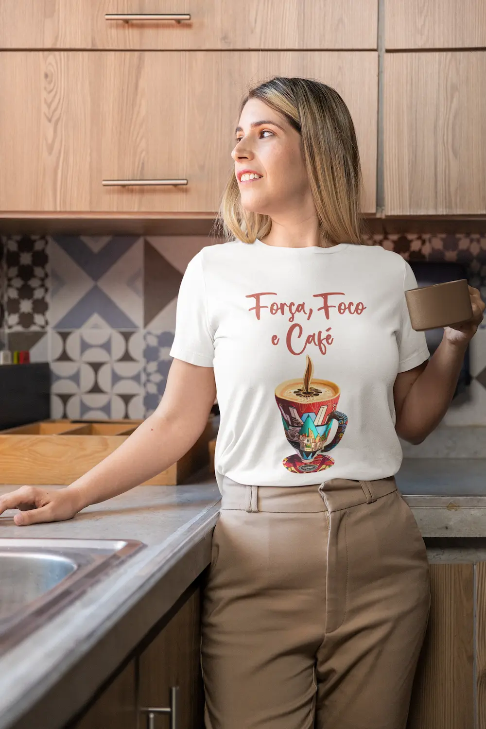 Nome do produto: Camiseta Café Aquarela Neon