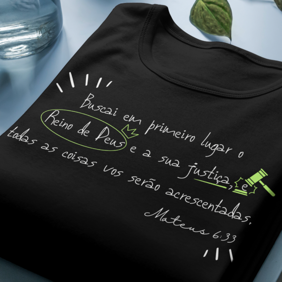 Nome do produto: Camiseta Versículo - Mateus 6:33 - Buscai o Reino de Deus - Estampa Branca