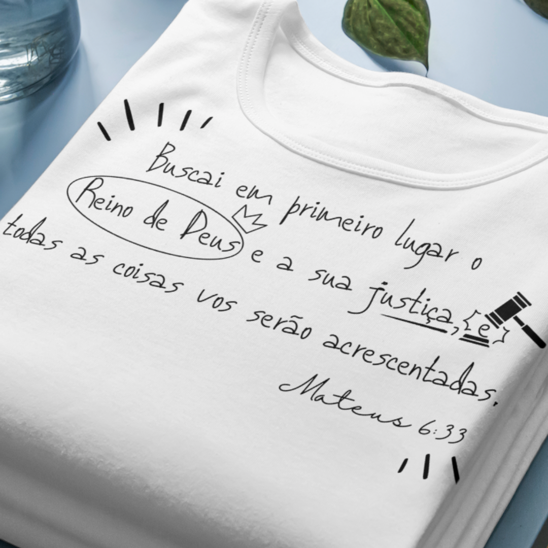 Nome do produto: Camiseta Versículo - Mateus 6:33 - Buscai o Reino de Deus - Estampa Preto