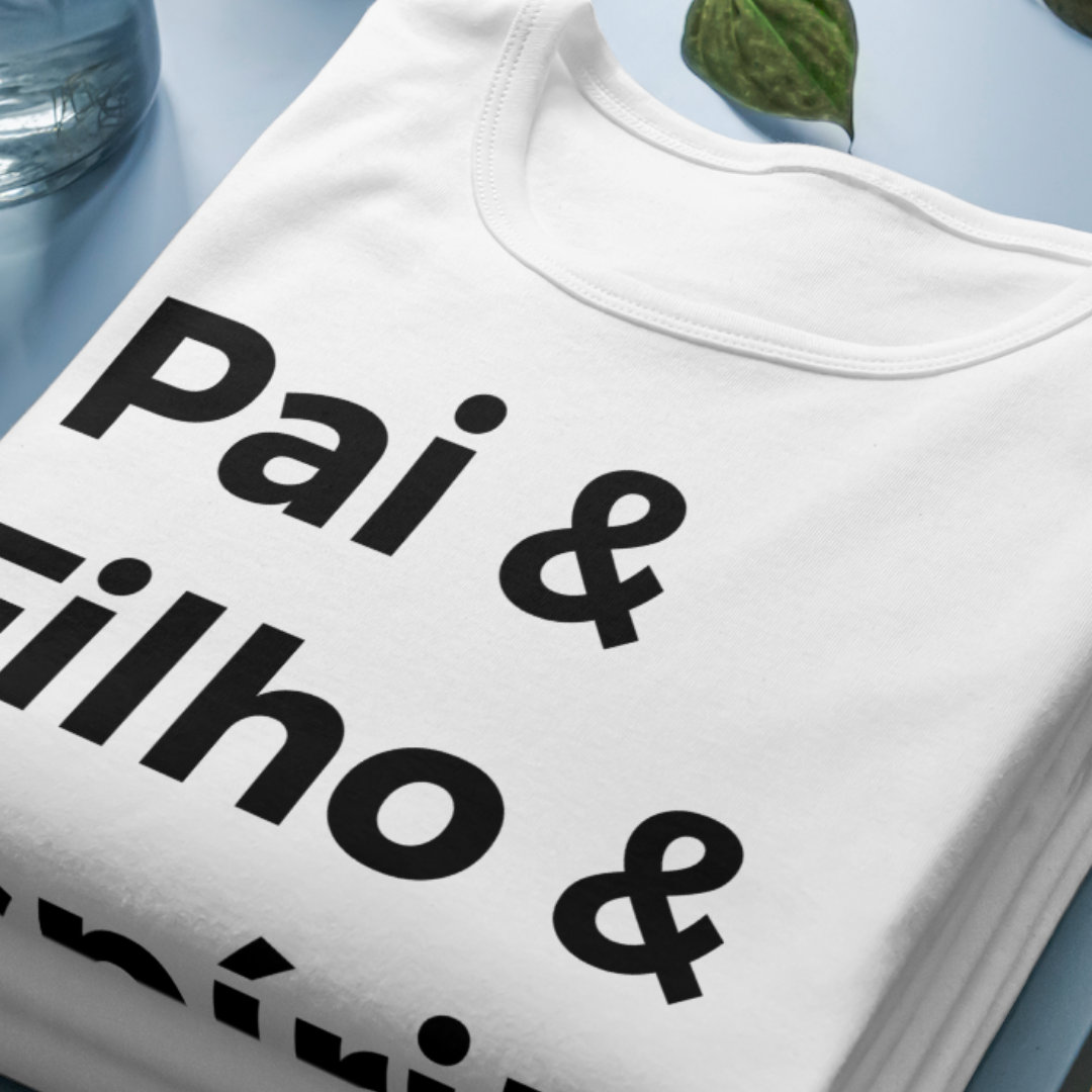 Nome do produto: Camiseta Frases - Pai, Filho e Espírito Santo - Estampa Preta