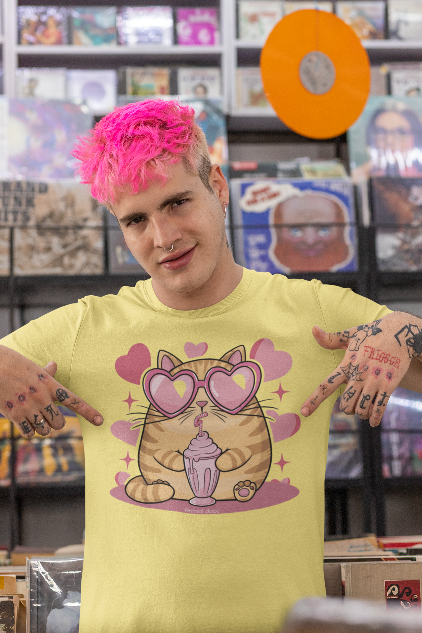 Nome do produto: CAMISETA T-SHIRT ESTONADA, CAT LOVE