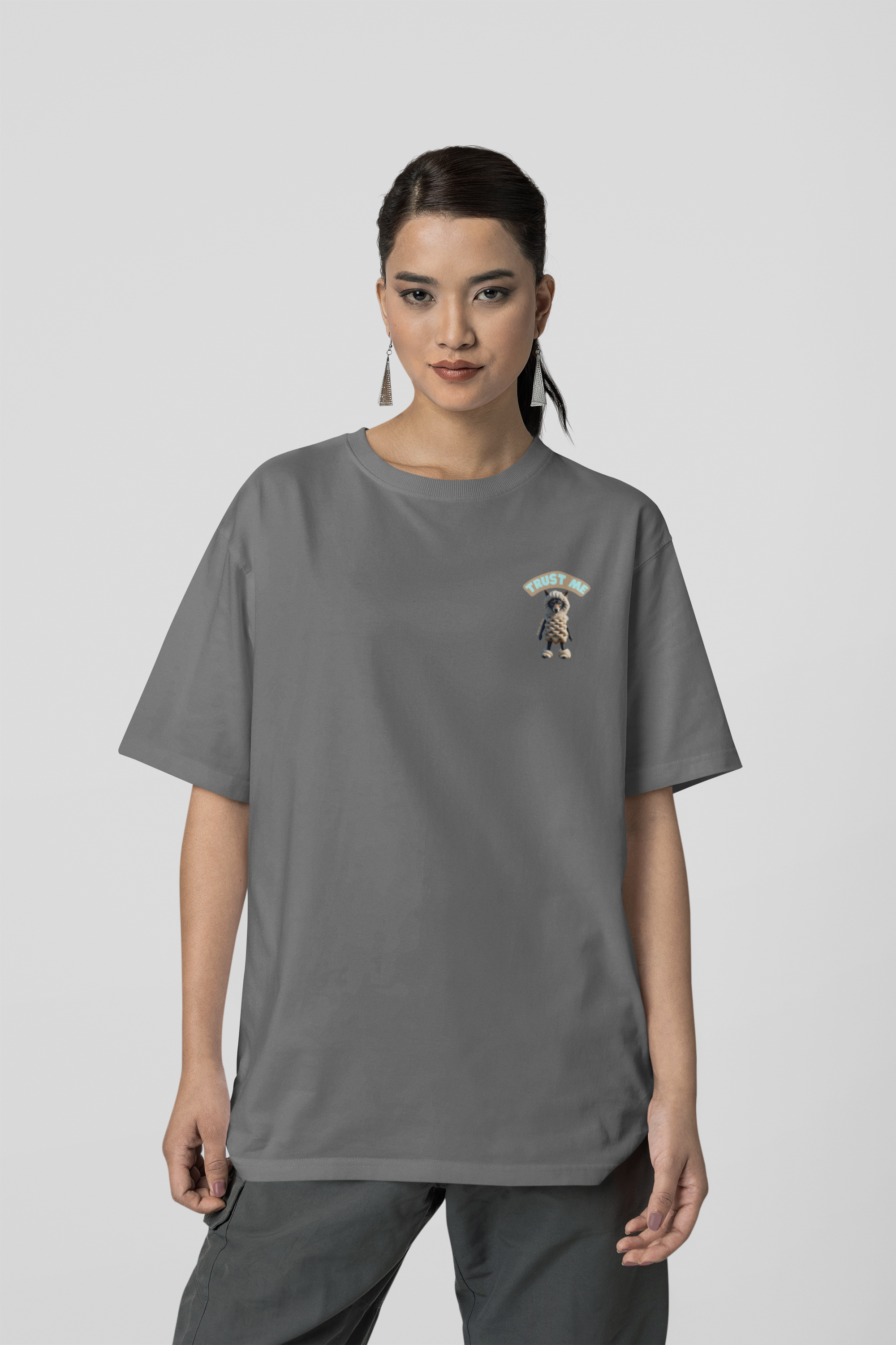 Nome do produto: CAMISETA T-SHIRT ESTONADA MINIMALISTA, LOBO EM PELE DE CORDEIRO TRUST ME