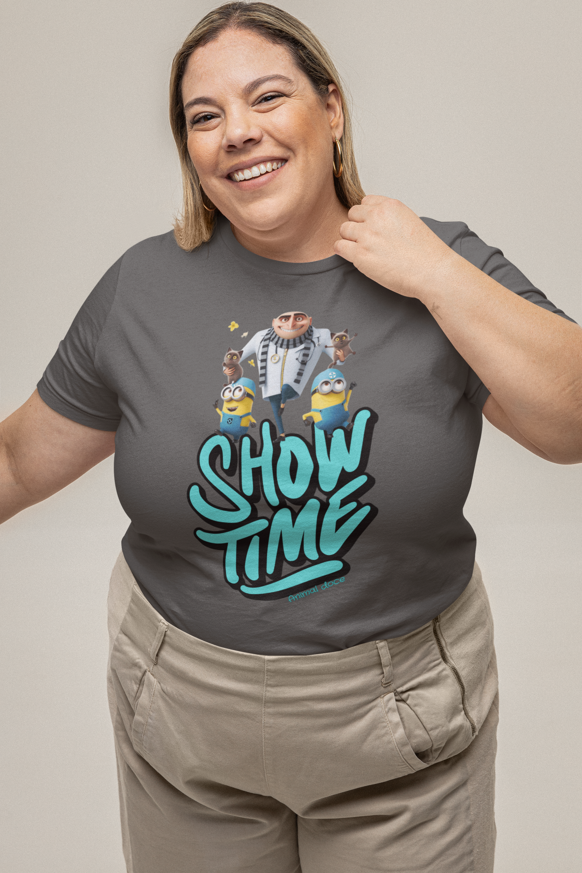Nome do produto: CAMISETA T-SHIRT PLUS SIZE DOG, MEU MALVADO FAVORITO SHOW TIME