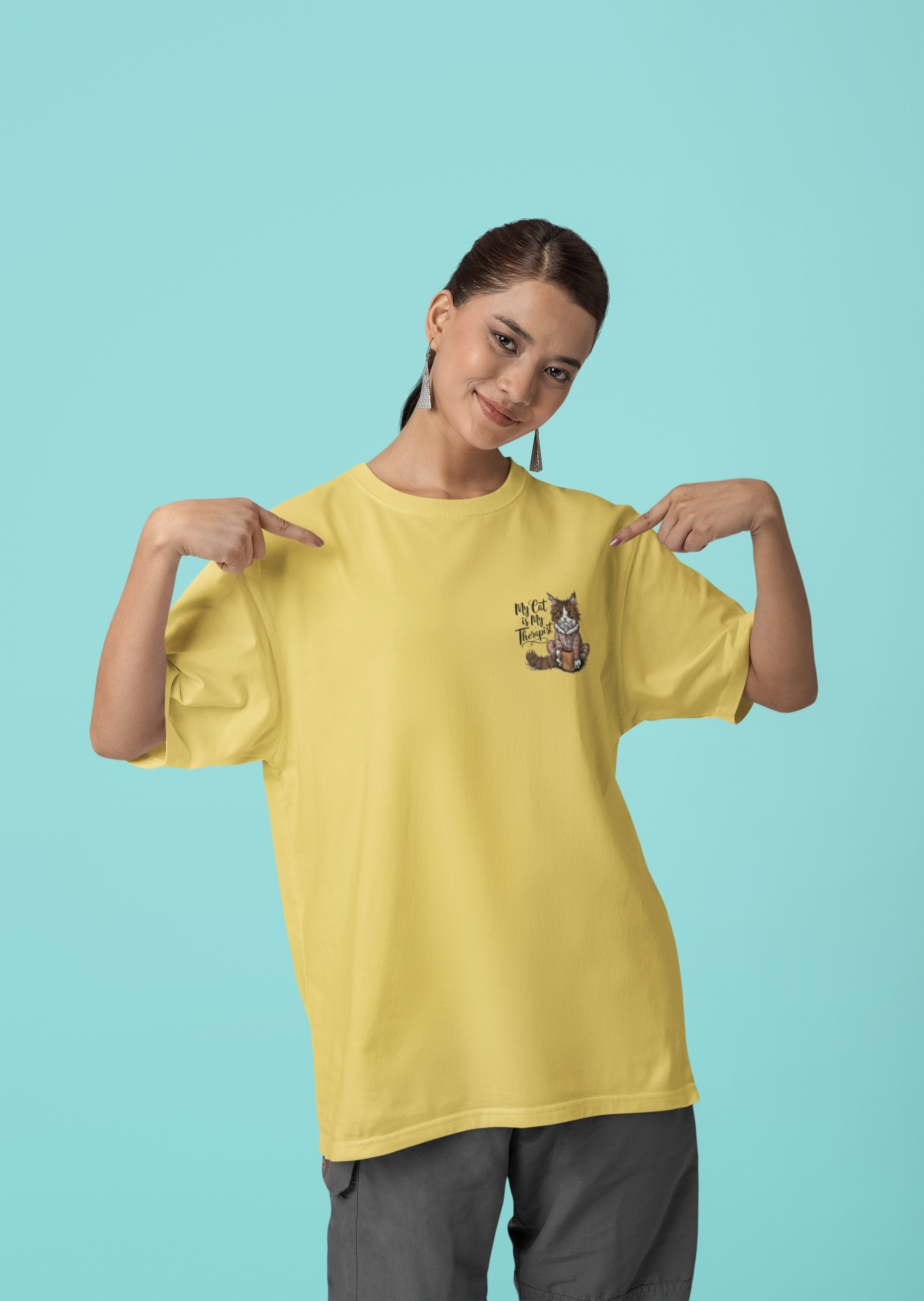 Nome do produto: CAMISETA T-SHIRT ESTONADA MINIMALISTA, MY CAT IS MAY THERAPIST