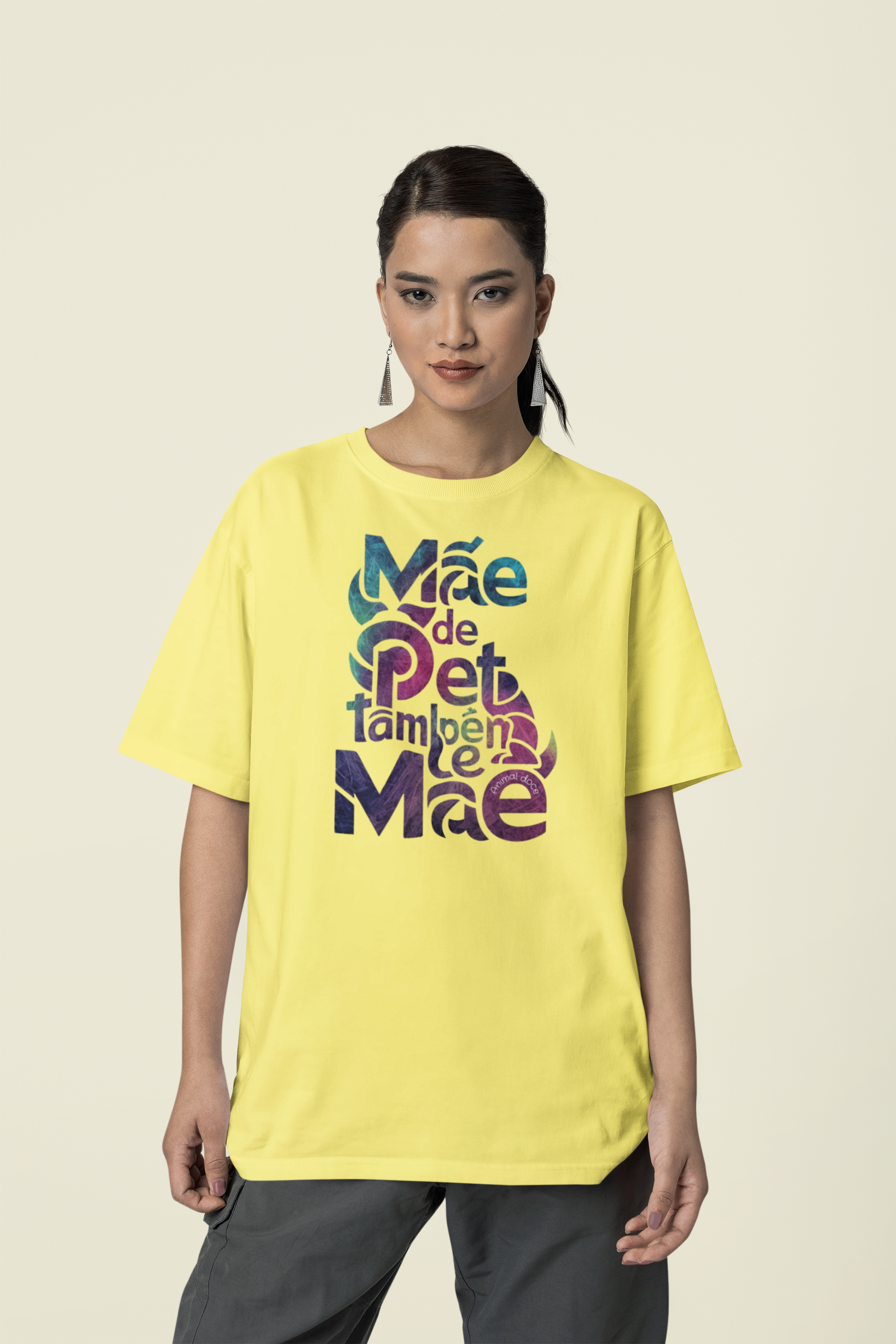 Nome do produto: CAMISETA T-SHIRT ESTONADA, MÃE DE PET TAMBÉM E MÃE