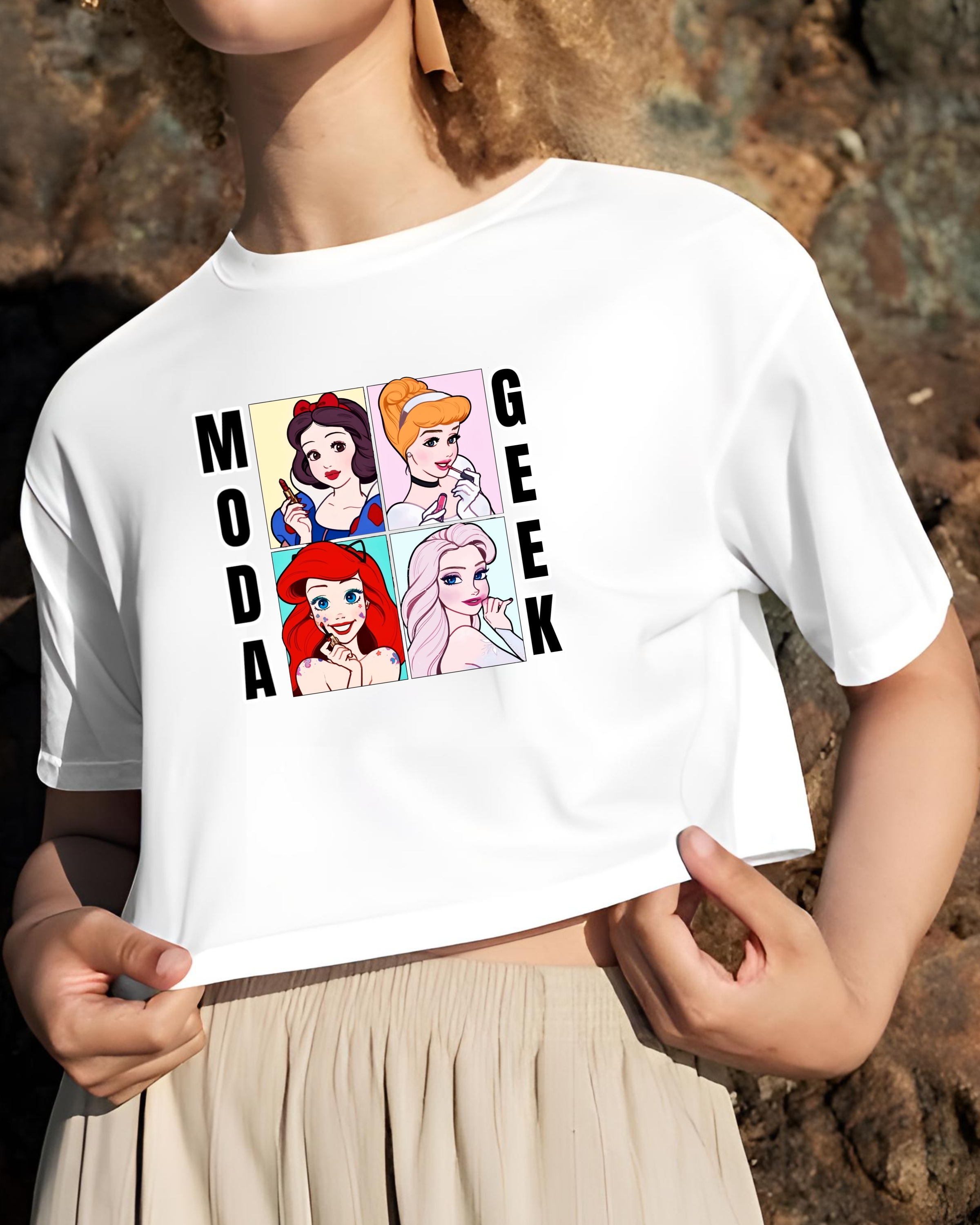 Nome do produto: Camisa Cropped Princesas