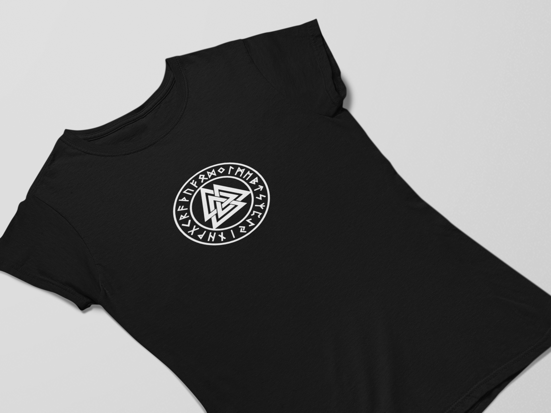 Nome do produto: Camiseta Dizbocado Corte BabyLook - Valknut Nórdico