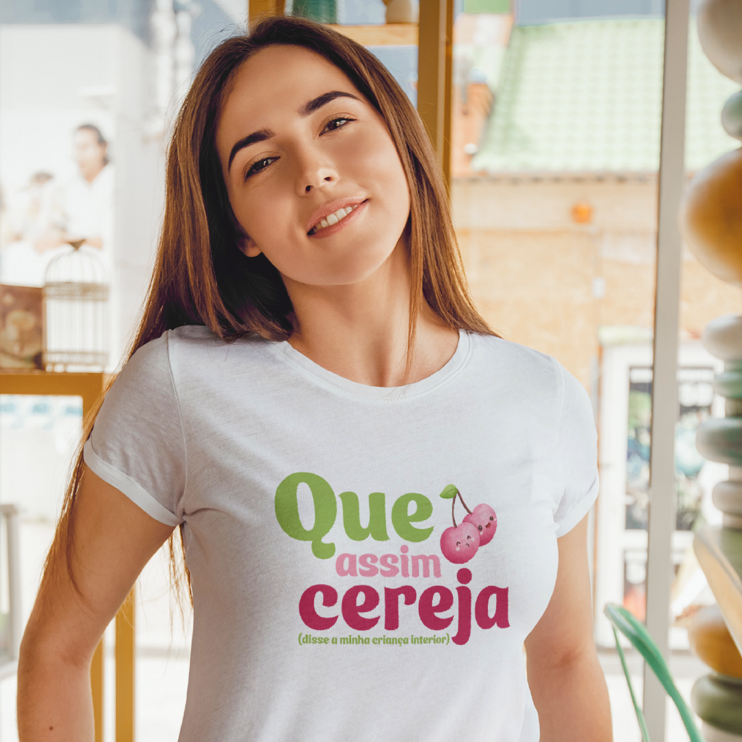 Camiseta Baby Look | Que Assim Cereja