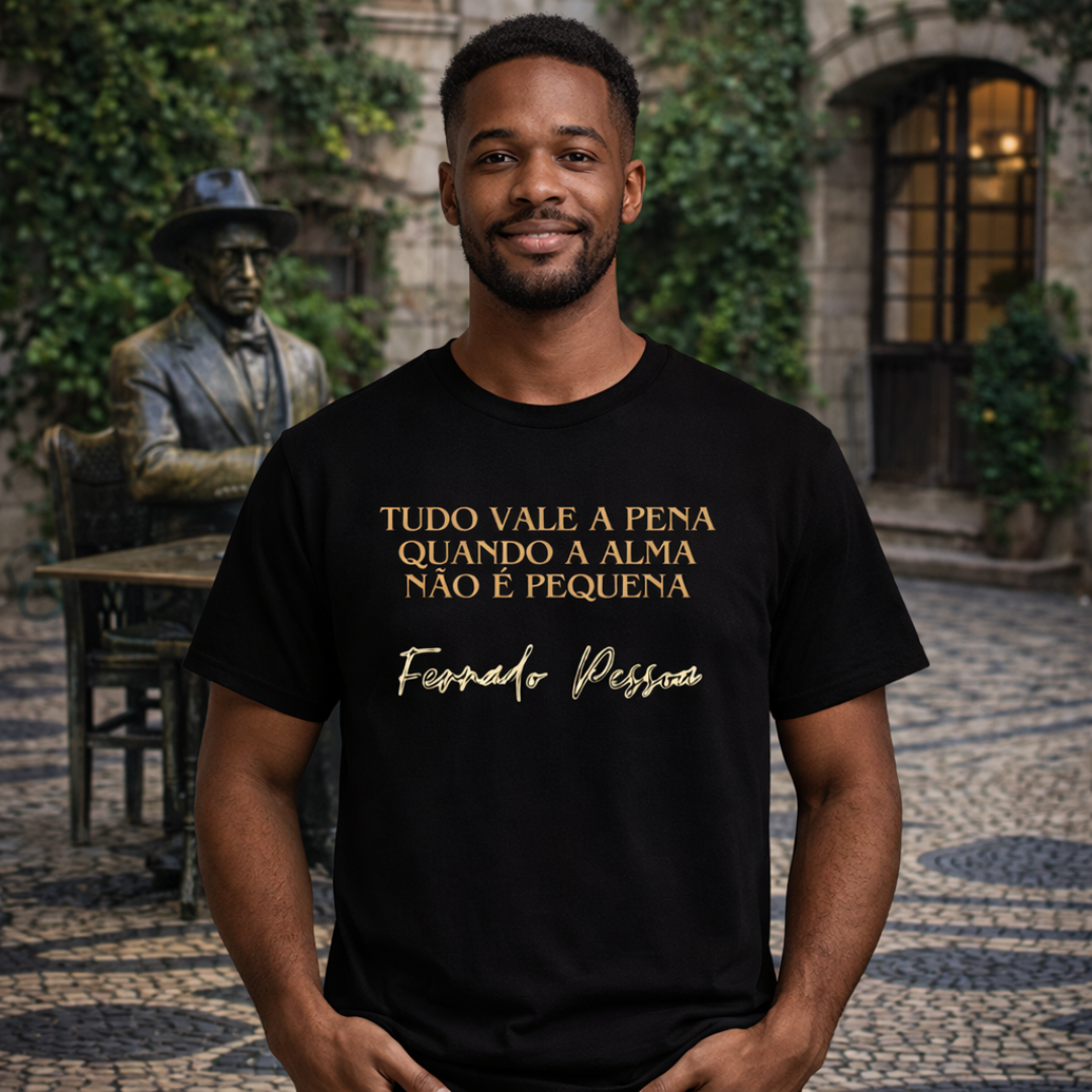 Camiseta  Tudo Vale a Pena - Fernando Pessoa