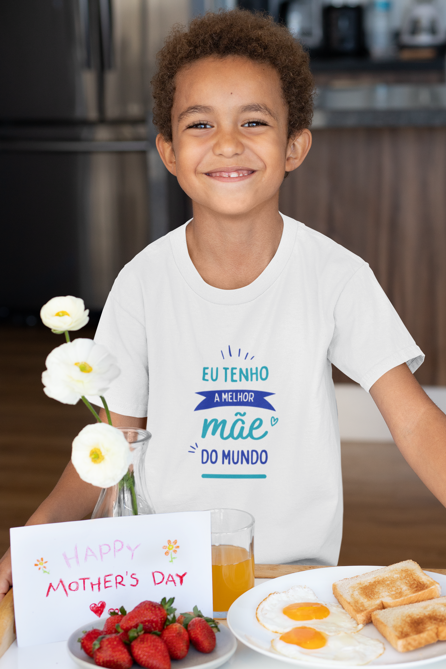 Nome do produto: Camiseta infantil Basic - Eu tenho a melhor mãe do mundo Azul