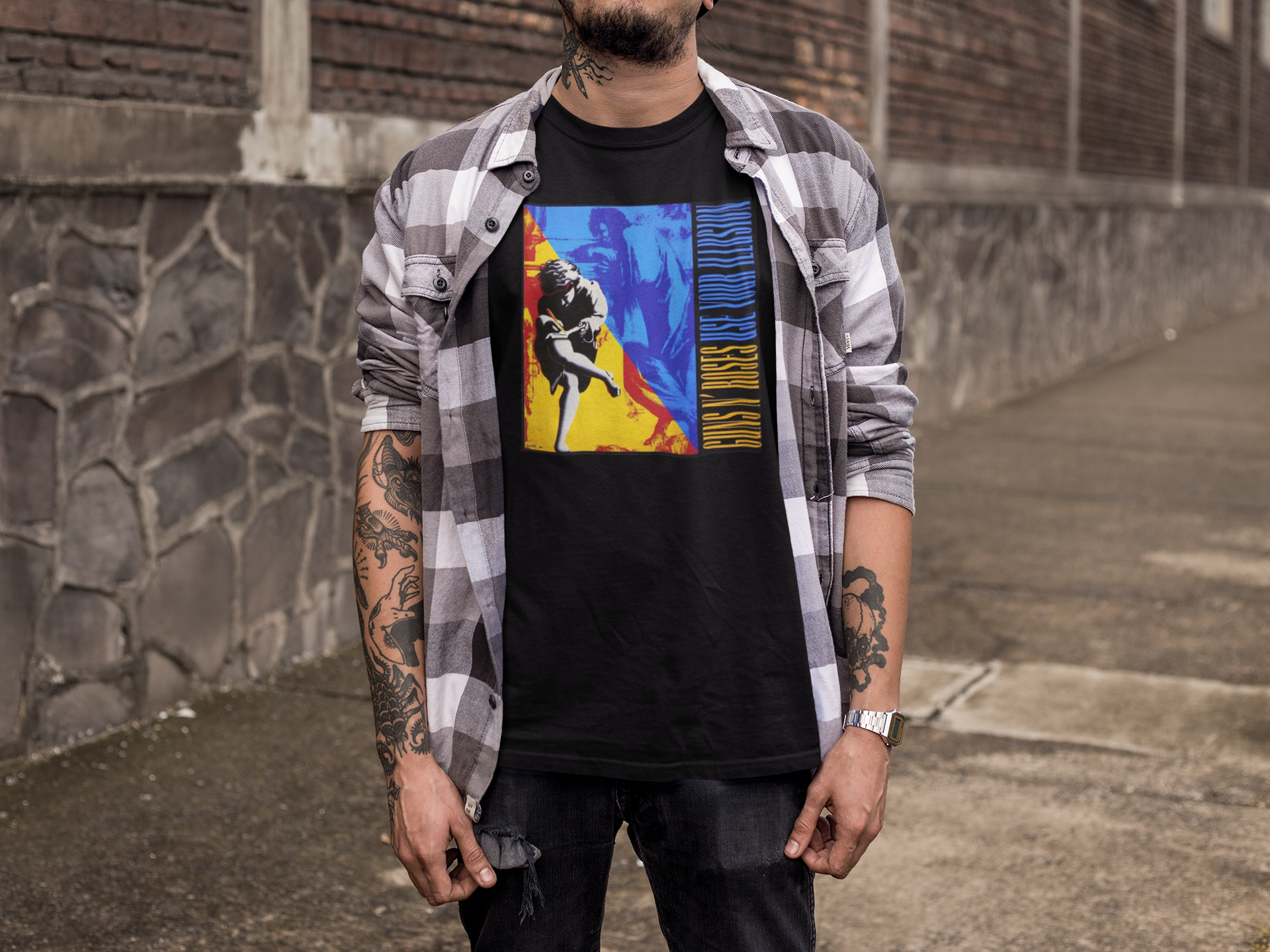 Nome do produto: Camiseta GUNS & ROSES ILLUSION