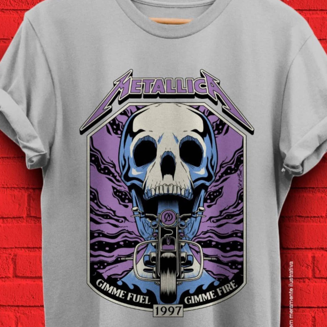 Nome do produto: T-SHIRT METALLICA GIMME FUEL ESTAMPA ROXA