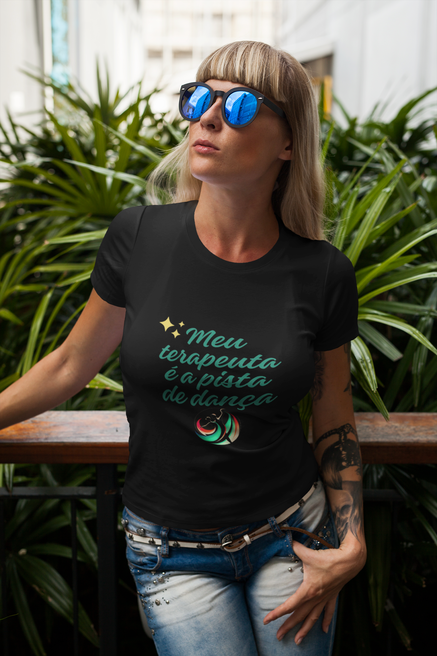 Nome do produto: Camisa Feminina Meu Terapeuta é a Pista de Dança