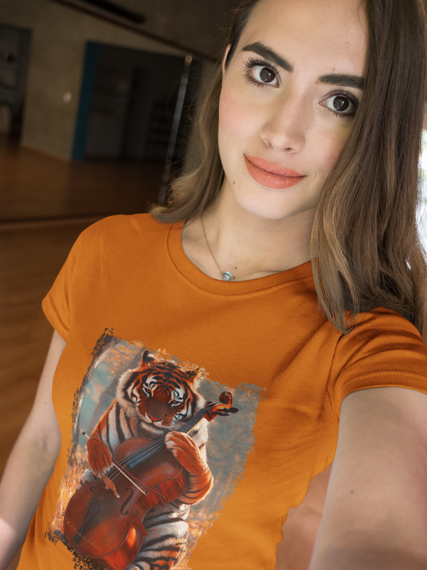 Nome do produto: Camiseta Baby Look Tigre no Violino