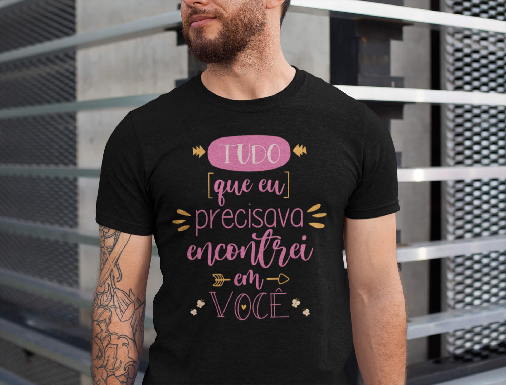 Nome do produto: Camisa - Tudo que eu precisava encontrei em Você - Camiseta - Unissex - Premium (Cor Preta)