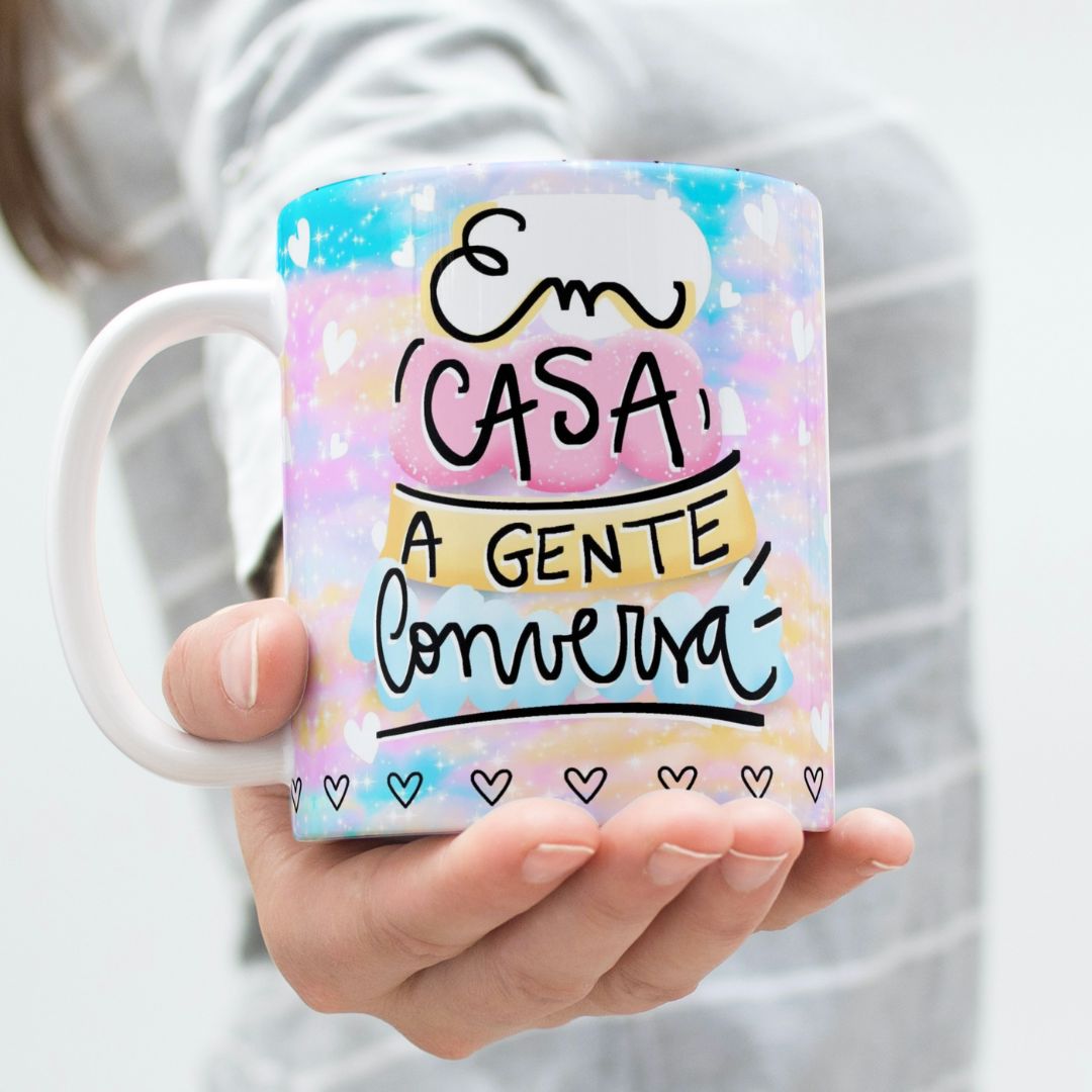 Nome do produto: Em casa a gente Conversa - Caneca de Porcelana