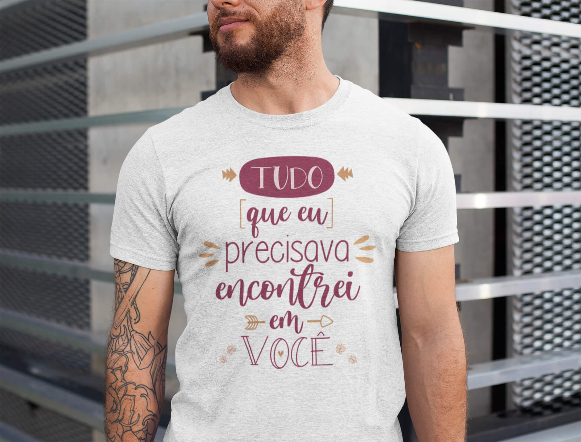 Nome do produto: Camisa - Tudo que eu precisava encontrei em Você - Camiseta - Unissex - Premium (Cor Branca)