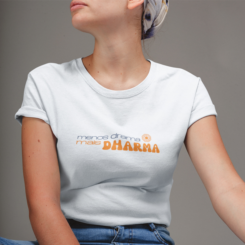 Menos drama, mais Dharma - Camiseta clara