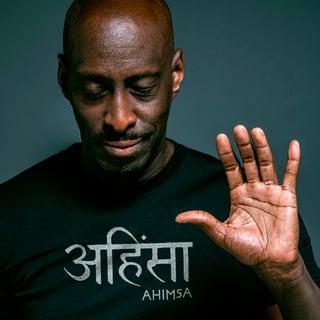 Ahimsa - Camiseta - Escrito Branco