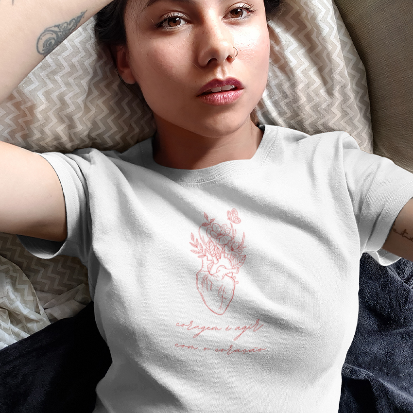 Coragem - Camiseta - Escrito Vermelho