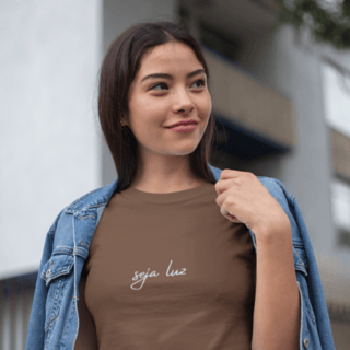 T-shirt . Seja luz