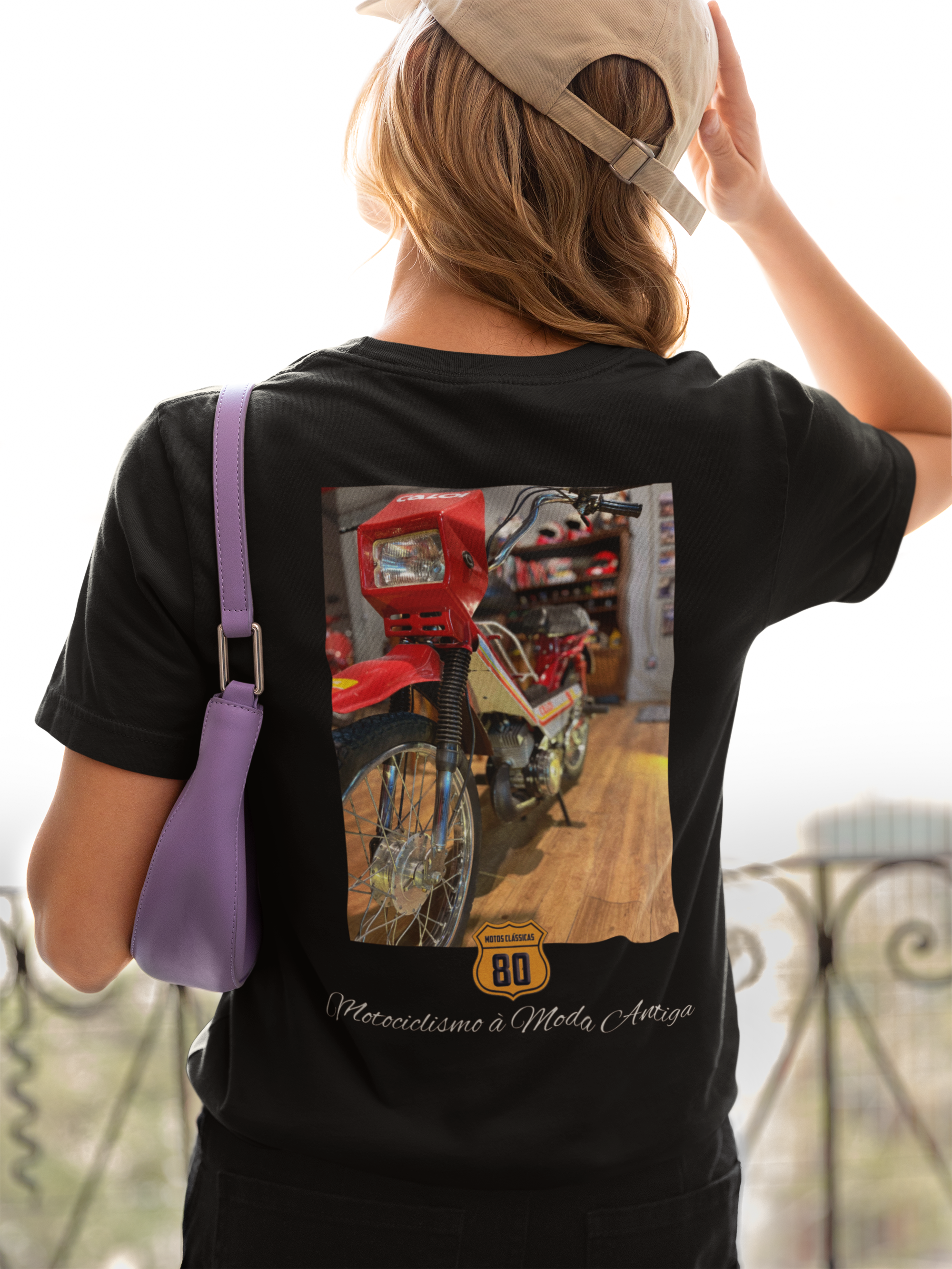 Nome do produto: Camiseta Feminina Mobylette - Costas