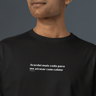 Camiseta Acordei mais cedo, para atrasar com calma