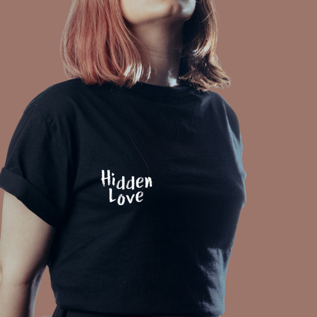 Nome do produto: CAMISETA HIDDEN LOVE MINIMALIST