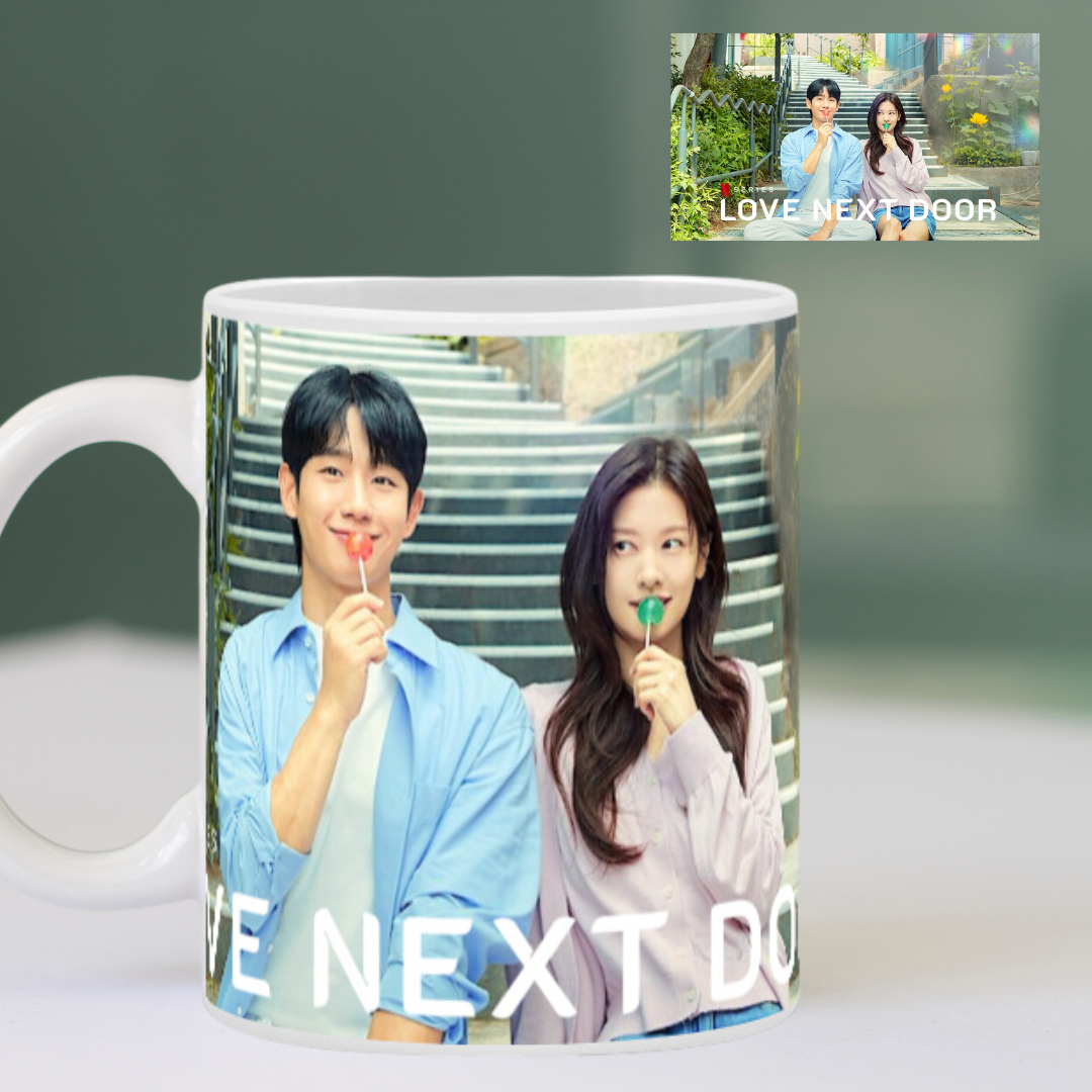 Nome do produto: CANECA LOVE NEXT DOOR POSTER